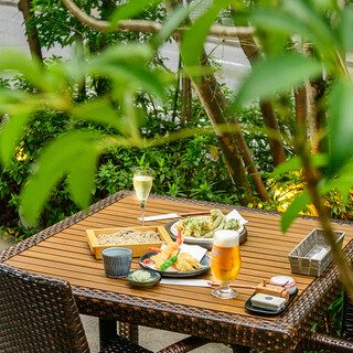 昼のテラス席